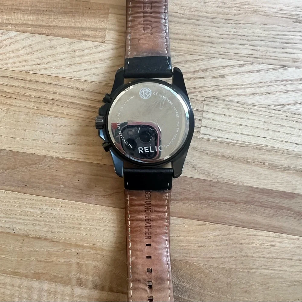 Relic mens black dial black leather watch NEW BATTERY